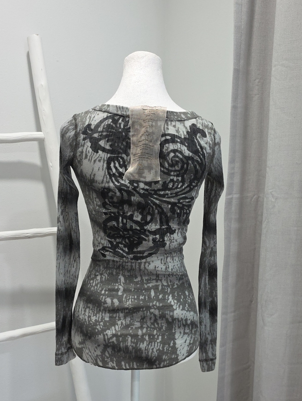 Long Sleeve V-Neck Patterned Stretch Bodycon Print Top - Picture 4 of 10